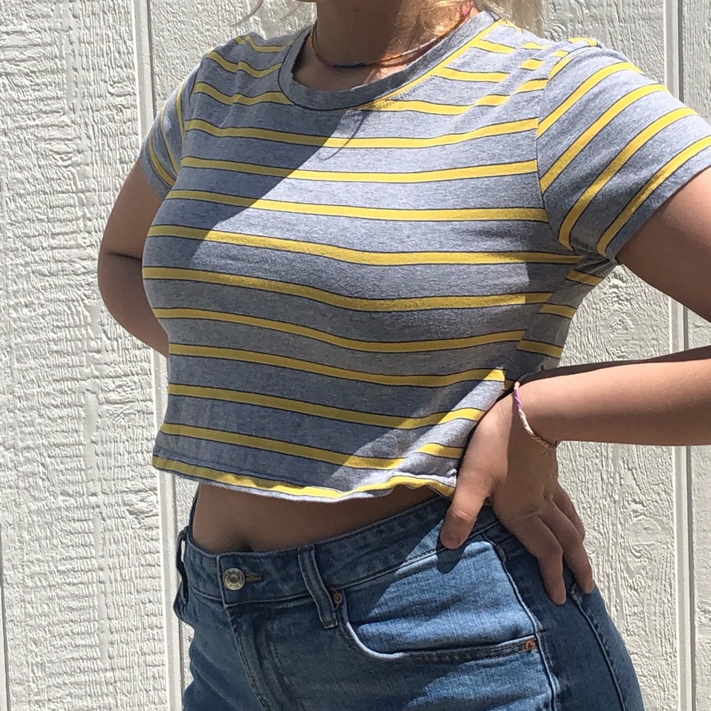 Yellow and gray cropped tee